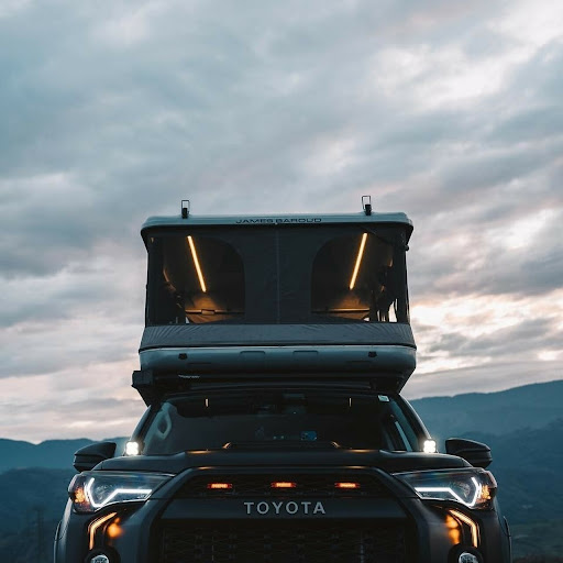 Front view of Black Toyota 4Runner with James Baroud hard shell rooftop tent