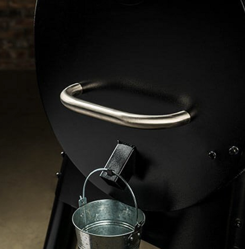 Traeger PRO Series 575 Pellet Grill - Side Handle Traeger PRO Series 575 Pellet Grill - Side Handle