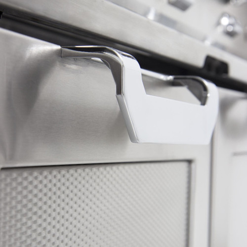 Hestan 30" Gas Grill with Tower Cart | Commercial-grade handles and Marquise AccentedTM panels complement the superior-grade construction of Hestan built-in grills.