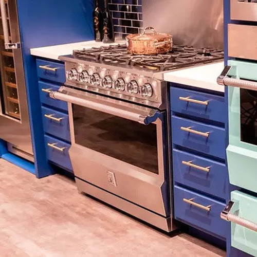 Hestan 36" KRG Series Gas Range | From the ergonomically angled oven door and Marquise Accented™ handles to elegantly backlit knobs and soft-close functionality, Hestan ranges combine craftsmanship with showmanship. 