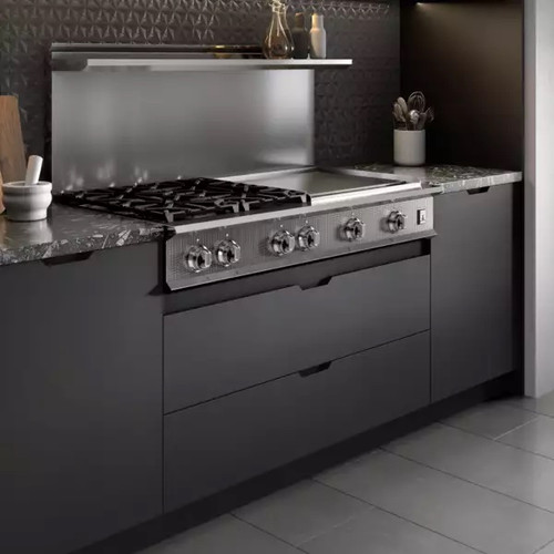 Hestan KRT Series 48" 4 Burner Gas Rangetop - 12" Griddle 5 Burner - Steeletto View 2 Hestan KRT Series 48" 4 Burner Gas Rangetop - 12" Griddle 5 Burner - Steeletto View 2