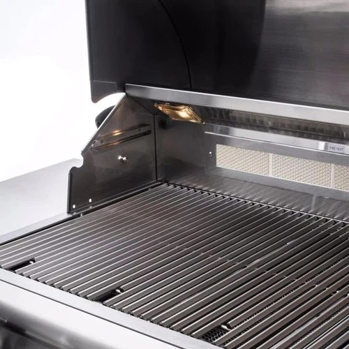 Blaze LTE+ 32-Inch 4-Burner Built-In Gas Grill | Flash tube ignition and crossovers provide an alternate ignition option