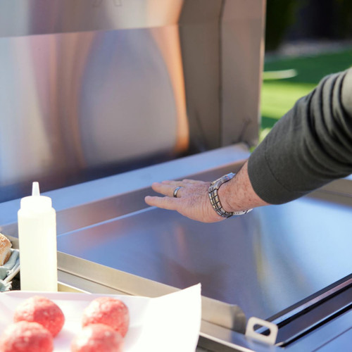 Blaze LTE PRO 40" Built-In Gas Griddle with Cart | Reinforced, heavy-duty stainless steel cooking surface retains more heat Blaze LTE PRO 40" Built-In Gas Griddle with Cart | Reinforced, heavy-duty stainless steel cooking surface retains more heat