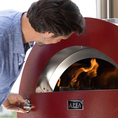Alfa Moderno 3 Pizze Gas Pizza Oven | 3 Pizze, with its modern design, fits perfectly in all environments that, far from being boring, require zest and colour and is the right size to be placed on top of outdoor kitchens.