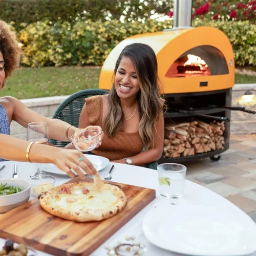Alfa Moderno 5 Pizze Gas Pizza Oven | The 5 Pizzas oven is designed for those seeking top performance at home: thanks to its large capacity and cooking power, it’s perfect for hosting big pizza parties and unleashing your creativity in the kitchen.