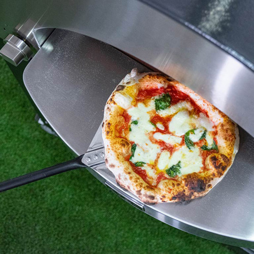 Alfa Classico 4 Pizze Gas Pizza Oven | Making pizza has never been easier: make the dough, use the condiments you prefer and the Alfa ovens’ Heat Genius™ technology will cook it to perfection every time!