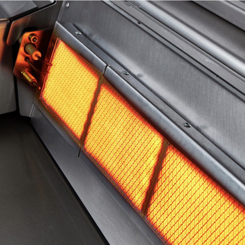 Flammkraft Zwilling Model D Gas Grill | Infrared burners create individual cooking and heating zones with even distribution within each zone