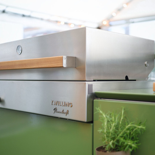 Flammkraft Zwilling Model D Built-In Gas Grill | Transform the way you cook and discover countless cooking possibilities with the ZWILLING Flammkraft Model D Built-in Gas Grill, featuring innovative infrared technology