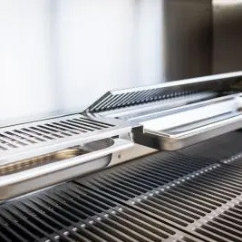 Flammkraft Zwilling Model D Built-In Gas Grill | Warming Rack