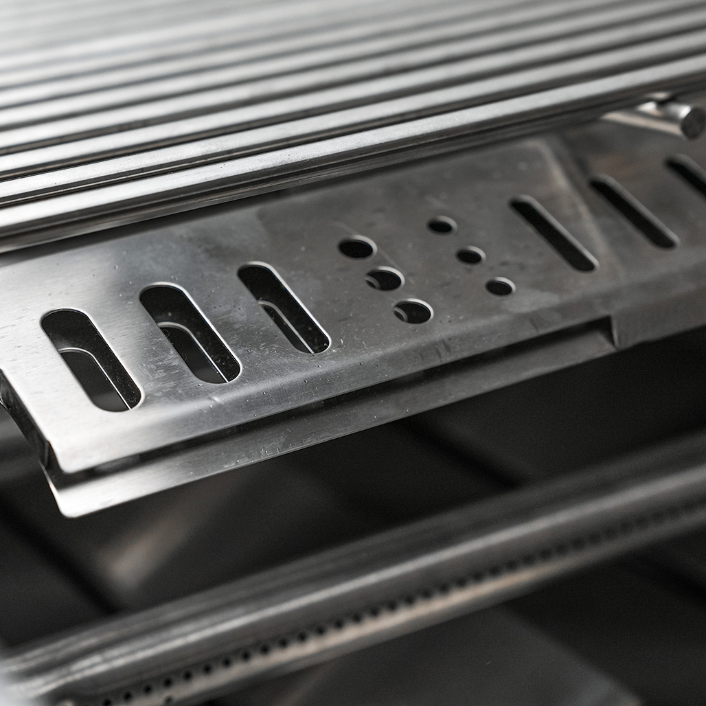 Mont Alpi 400 Built-In Gas Grill - Stainless Steel | Easy access Full Front Grease Tray