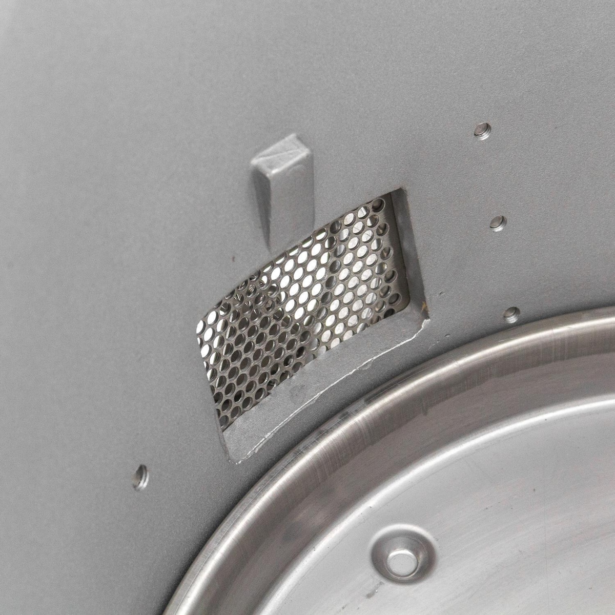 Blaze 20" Built-In Cast Aluminum Kamado | Ash Screen