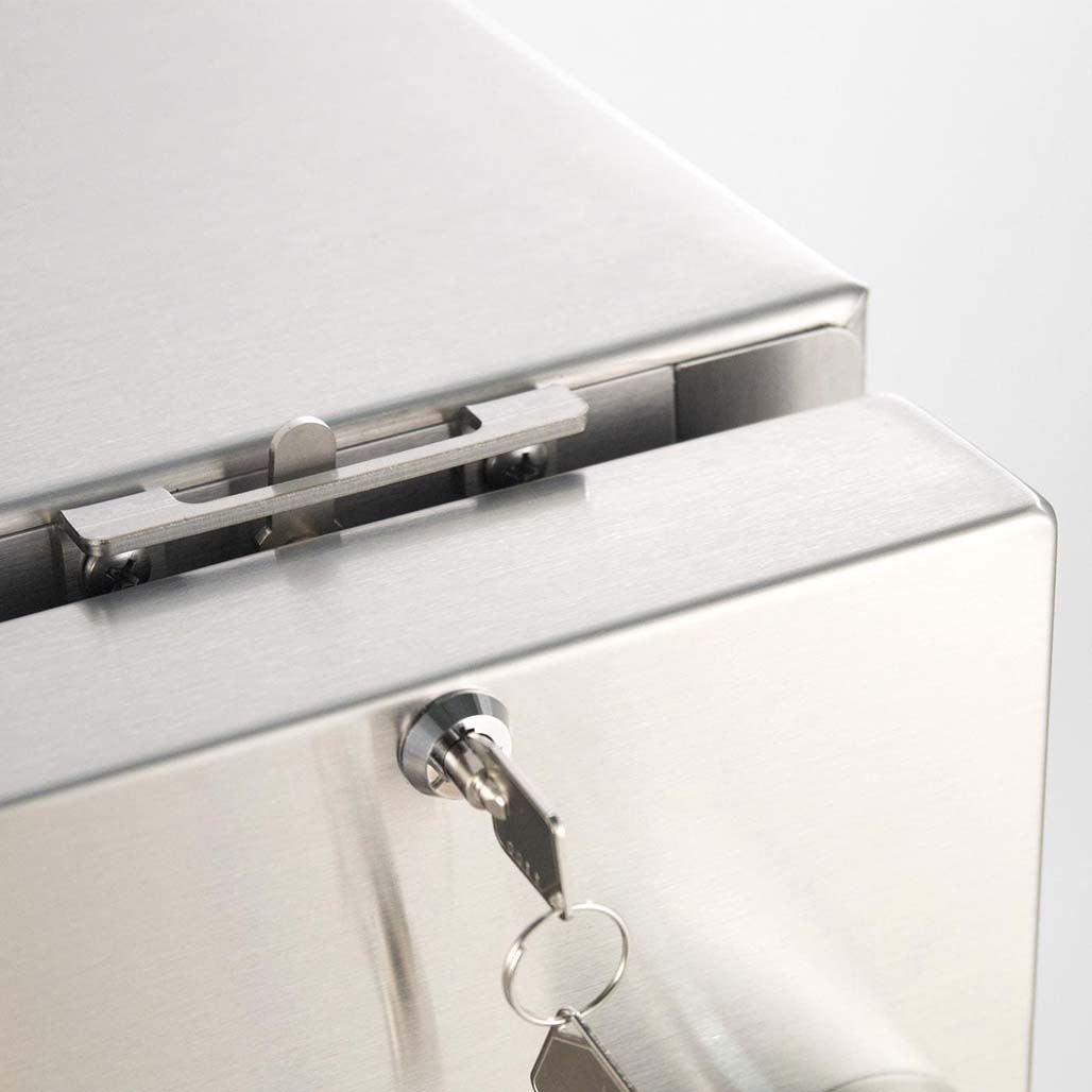 Fire Magic Outdoor Refrigerator | Lock and Key