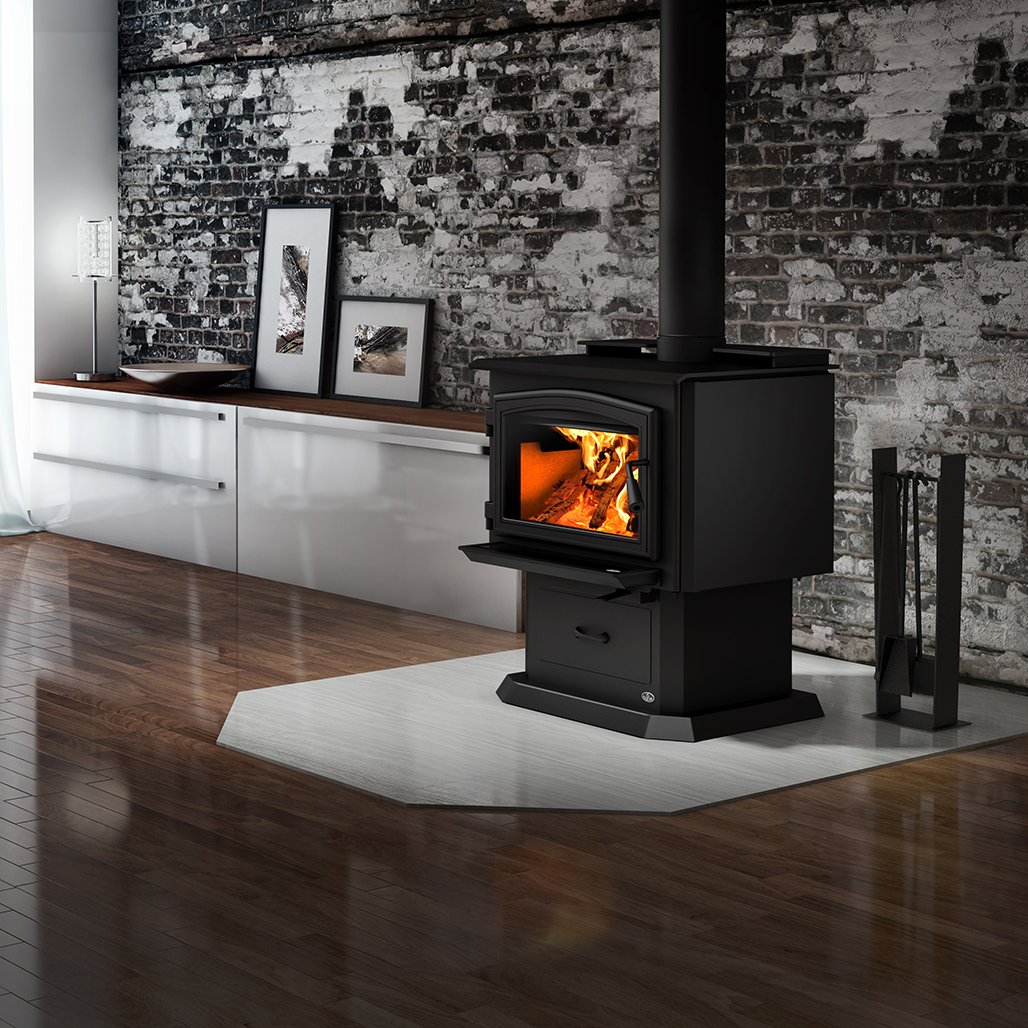 Osburn 2000 Large Wood Stove With Blower | This new version keeps its 2.4 cubic foot combustion chamber and still offers the same power with an emission performance of around 2.3 g/h