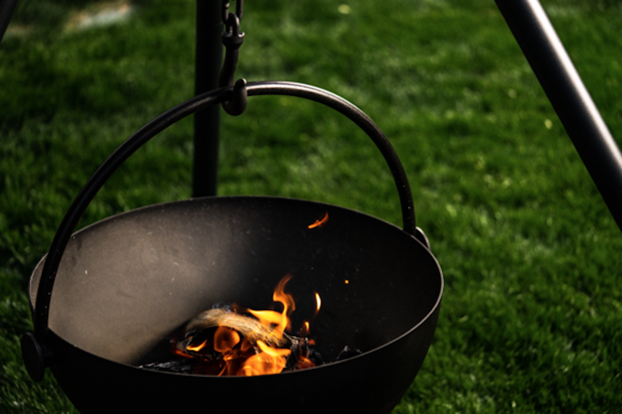 Cowboy Cauldron The Ranch Boss Outdoor Fire Pit and Grill | Elliptical foot pads are welded to each Cauldron leg to protect your deck surface