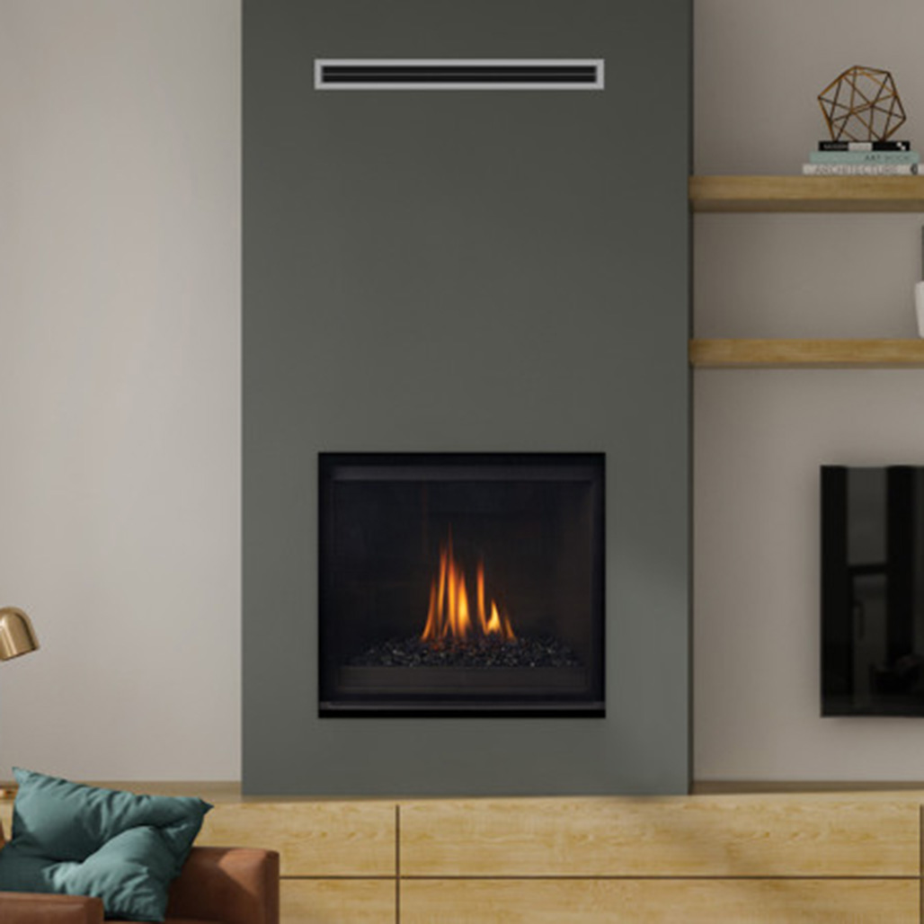 Regency Grandview G600C Traditional Gas Fireplace | Largest viewing area in its class with clean front design