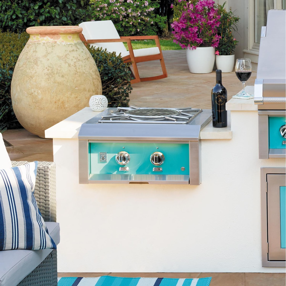 Hestan 24" Outdoor Power Burner - AGPB Series | Stainless steel top cover provides extra protection from the elements.