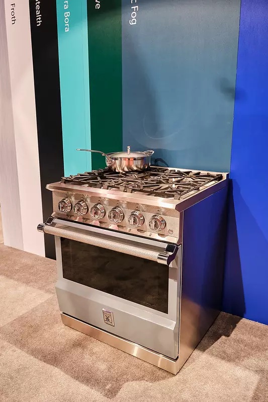 Hestan 30" KRG Series 4 Burner Gas Range - Steeletto View 3