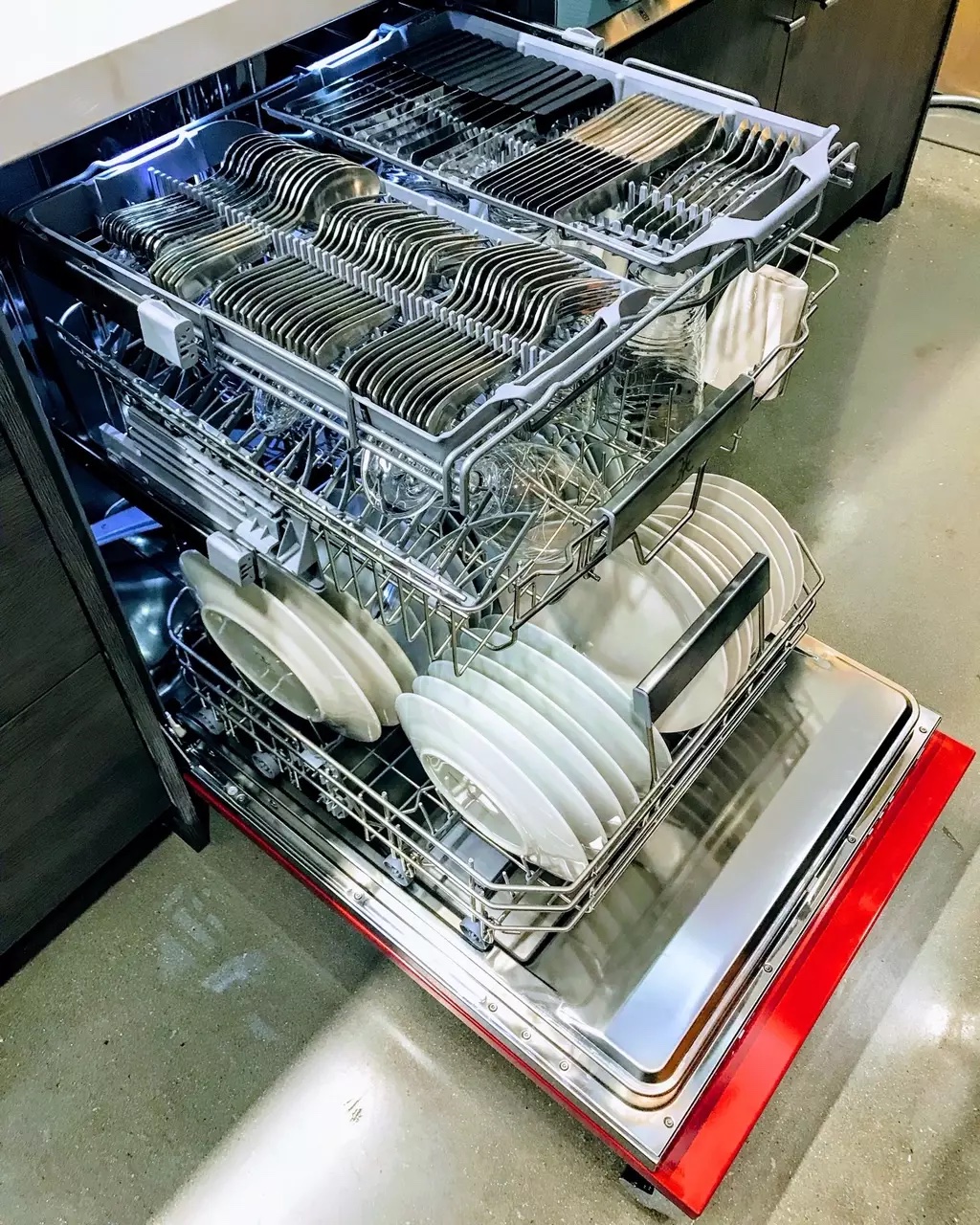 Hestan KDW Series 24" Dishwasher - Matador View 1