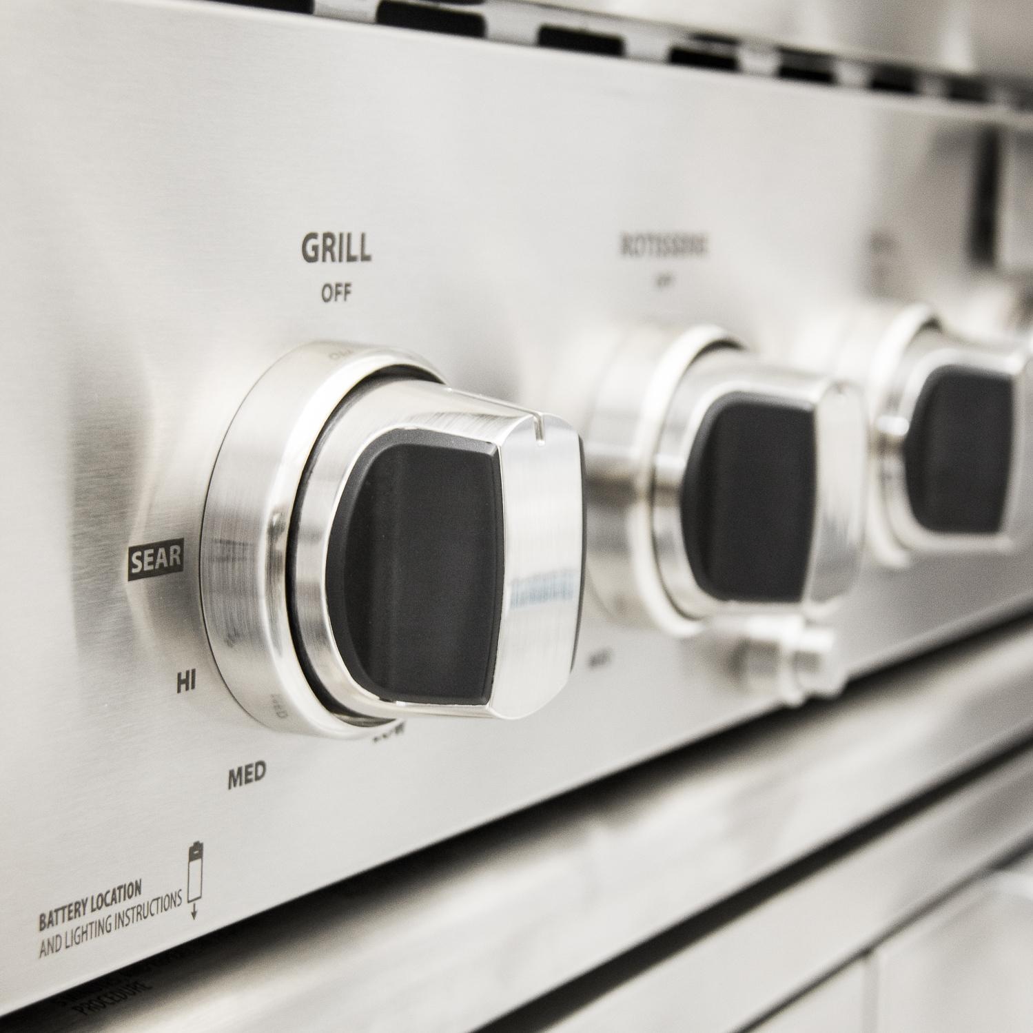 DCS 30" 7 Series Built-In Gas Grill | An ergonomic ignition solution, where burners are lit directly from the corresponding knobs.