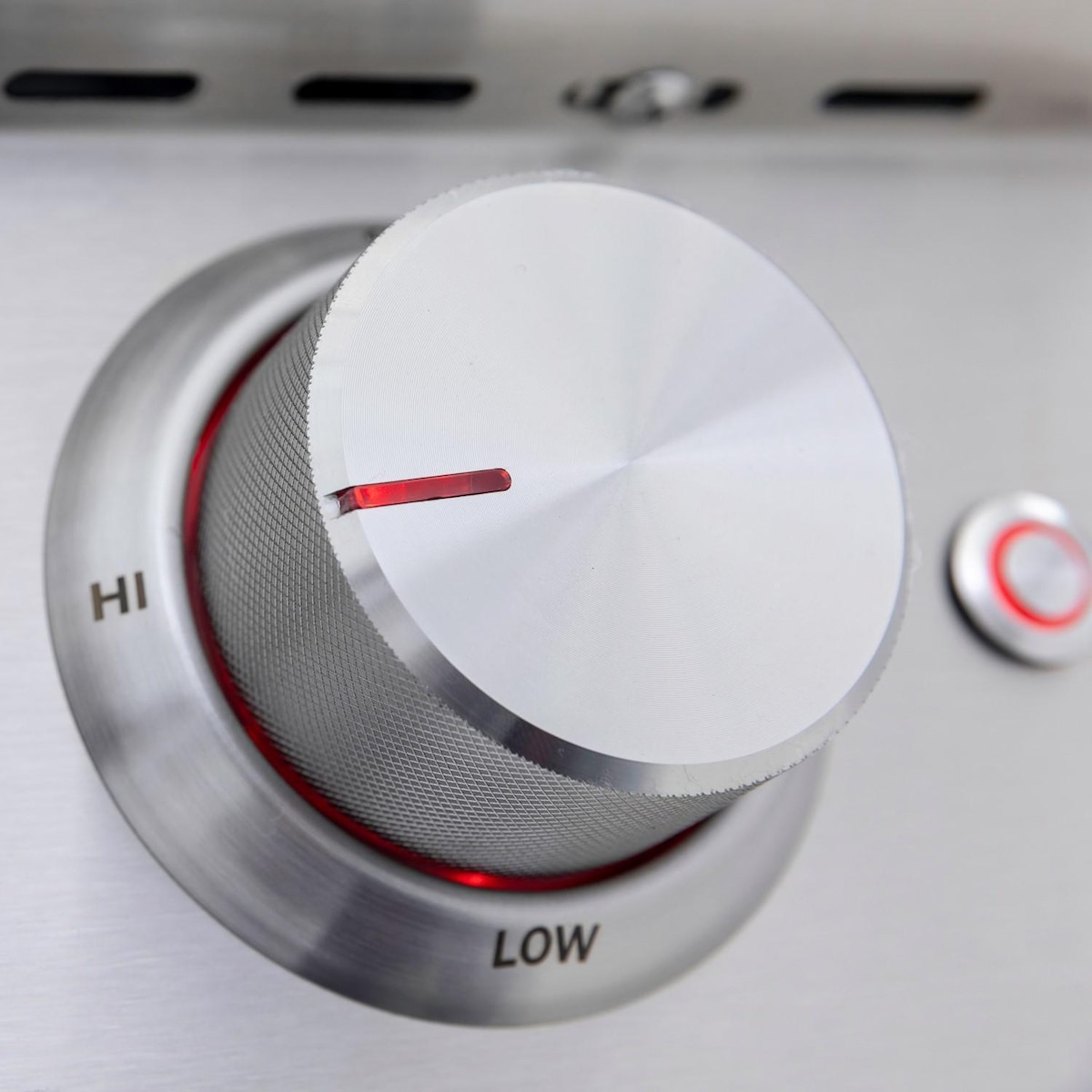 Blaze LTE+ 32" 4-Burner Freestanding Gas Grill | Illuminated control knobs for evening gatherings creates a sophisticated appearance