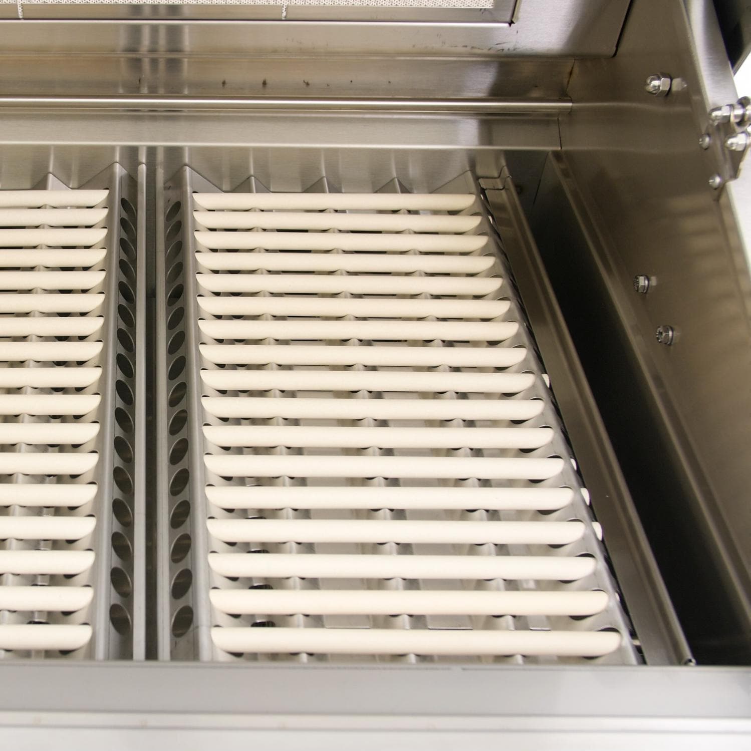 DCS 48" Series 9 Built-In Gas Grill | Briquette System