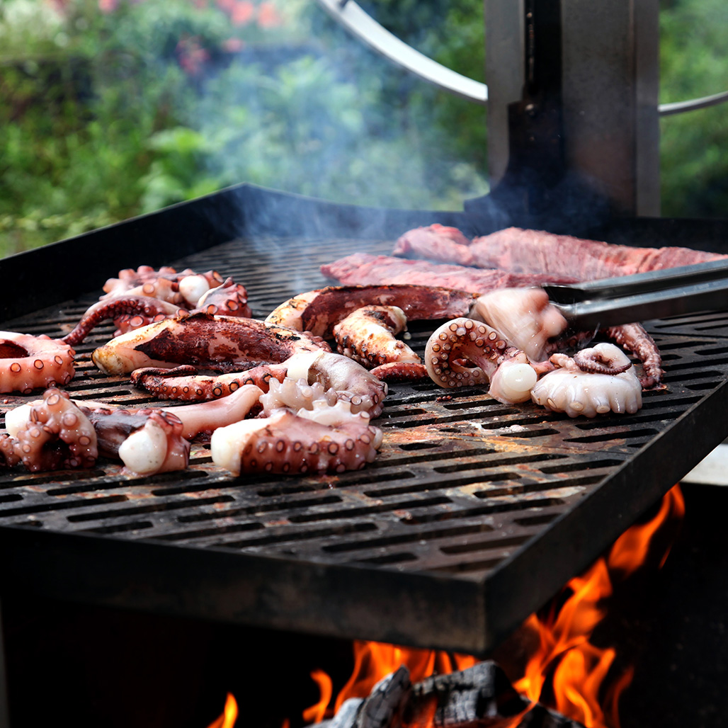 Kalamazoo K750 Gaucho Built-In Wood-Fired Grill | Laser-cut grilling surfaces included with your choice of patterns optimized for cooking meat, fish and vegetables