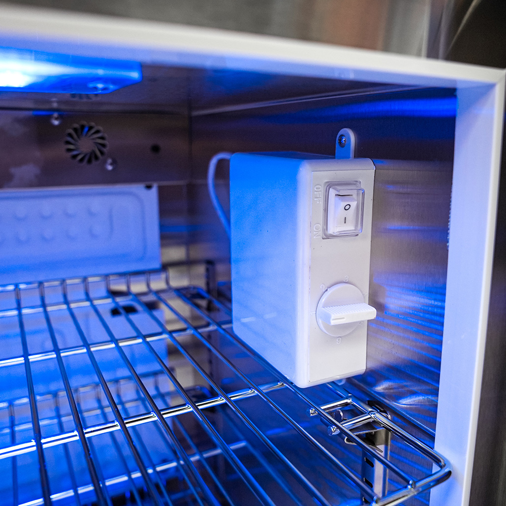 Mont Alpi 6-Burner Deluxe Island with a 90-Degree Corner and a Fridge Cabinet | Temperature Control for the Refrigerator