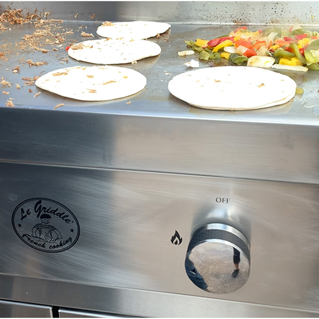 Le Griddle Grand Texan Gas Griddle | Removable grease tray for easy cleaning