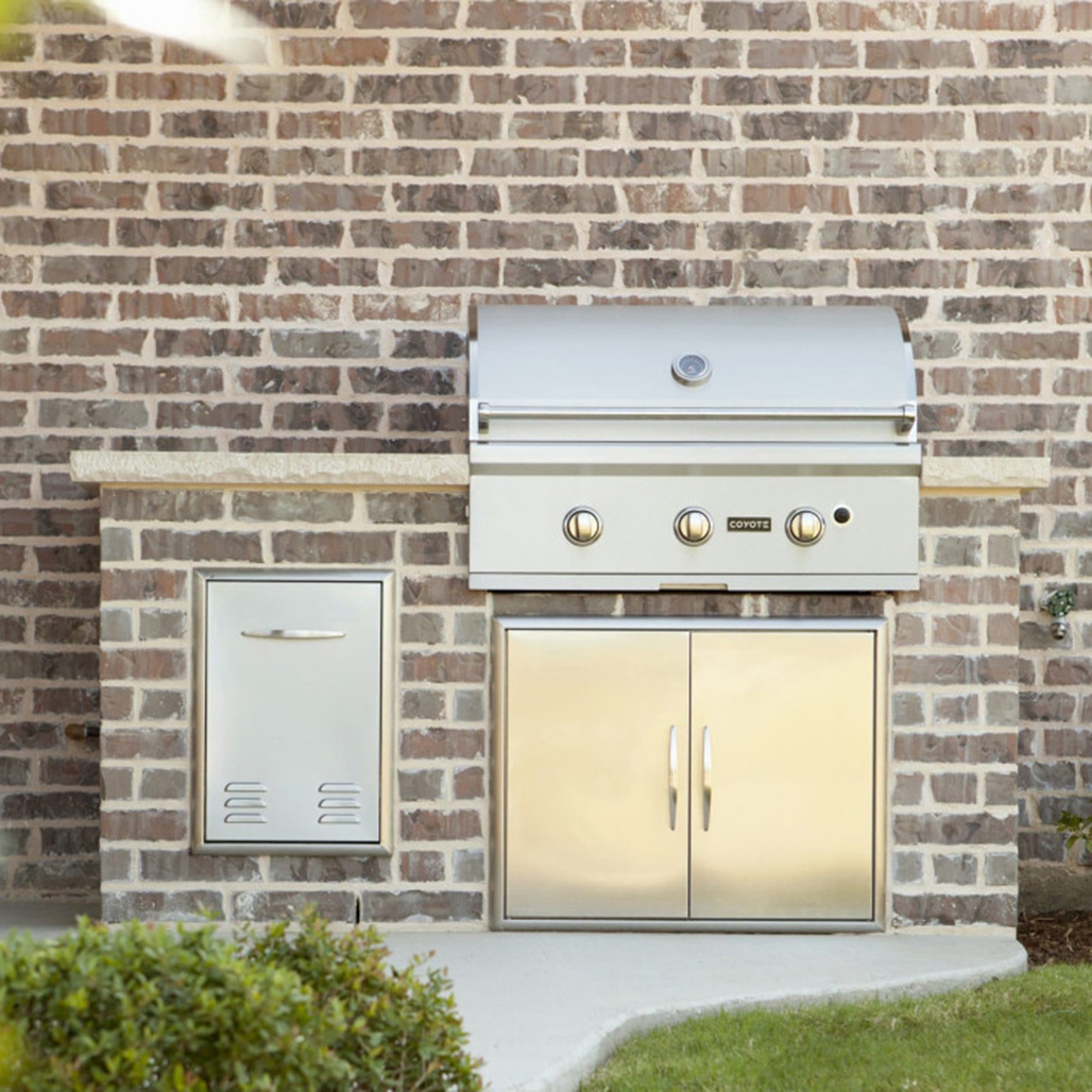 Coyote Outdoor C-Series 34" Built-In Gas Grill | Three cast high performance Coyote Infinity Burners