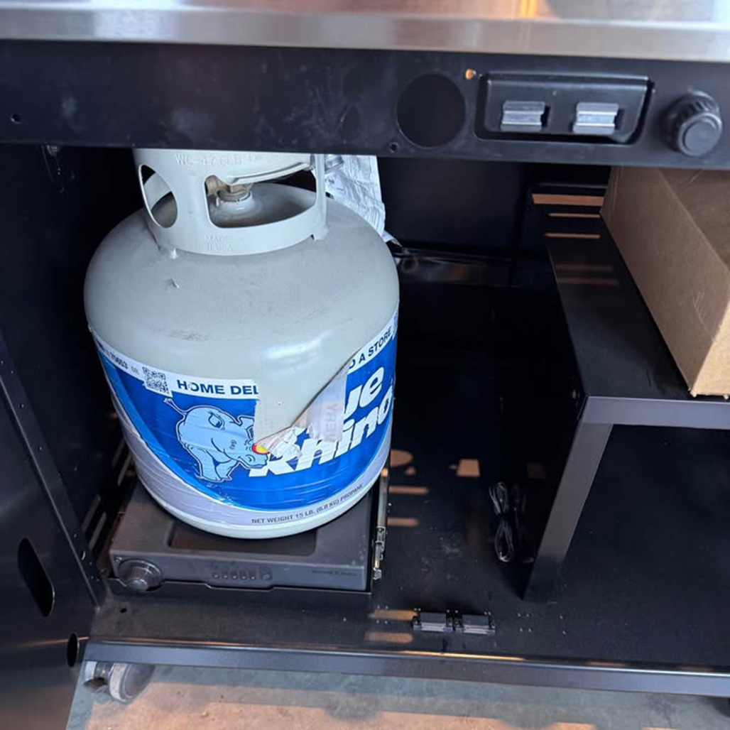 Broil King Regal Q 490 Pro IR Freestanding Gas Grill | Propane Tank Storage