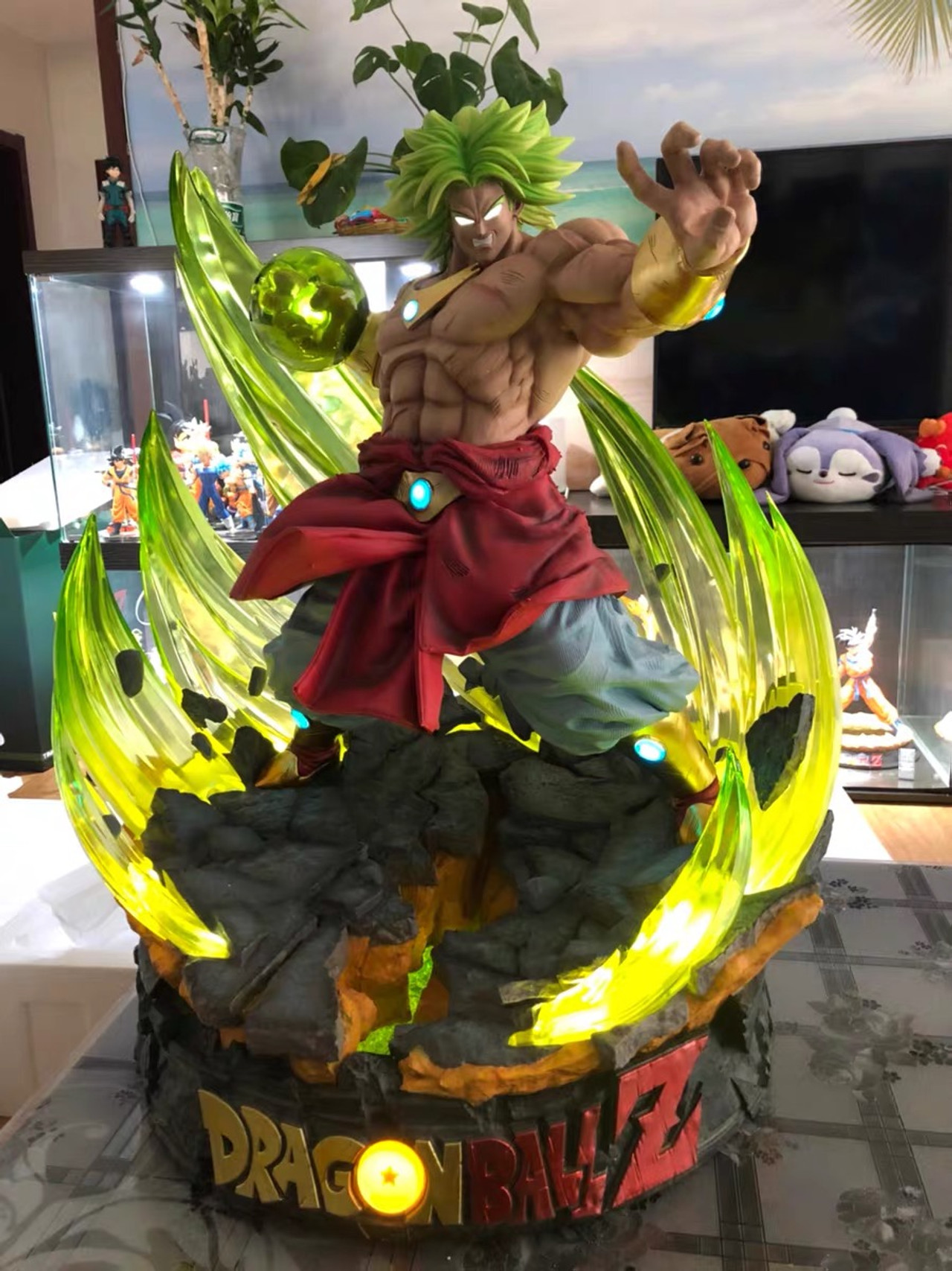 ui goku statue