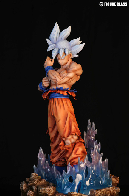 ui goku statue