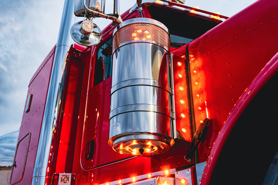 Improve Nighttime Visual Appeal with These Peterbilt Air Cleaner Light Styles