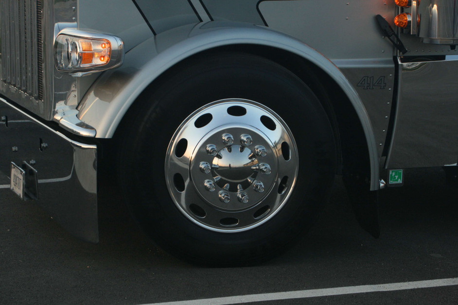 3 Sleek-Looking Semi Truck Fender Flares to Accentuate Your Truck
