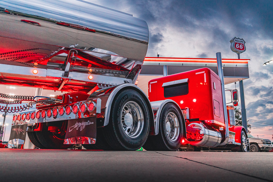 The Ultimate Buyer's Guide to Semi-Truck Rear Light Bars