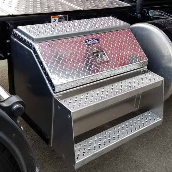Big Mouth Smooth Aluminum Step Box With Diamond Plate Lid 30 X 24 X 29 Inch