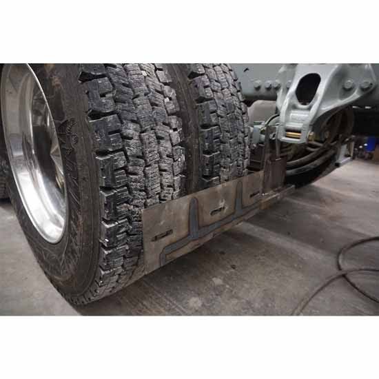 Single Radius Fender Bracket Set For Models W/ & , By CSM For Peterbilt Low Air Leaf & Kenworth AG400L Suspensions 2005 & Newer