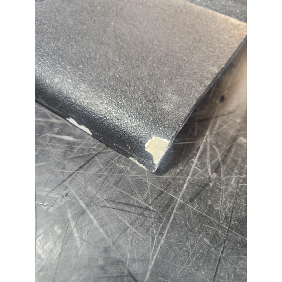 BLEMISHED: Kenworth T600 Aero Center Tank Skirt-Driver Side