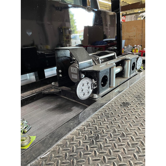 Maxxima Round 6 Diode Black Flood Work Light - 1,400 Lumen 12/24VDC