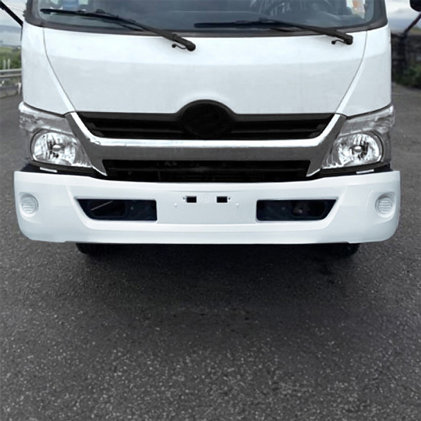 White Plastic Bumper With Fog Light Holes 52111-37400-A0 For Hino 155, 195 White Plastic Bumper With Fog Light Holes 52111-37400-A0 For Hino 155, 195