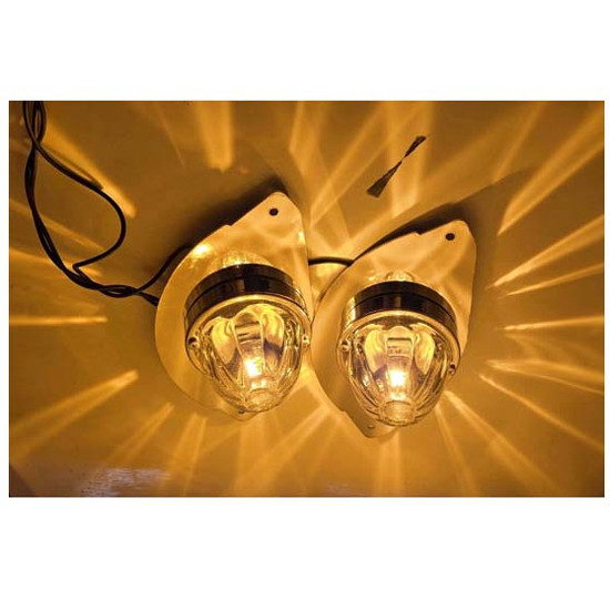 8.5 X 4.5 304 SS Exterior Under Sleeper Corner Bracket With 1 Watermelon Light Hole For Peterbilt