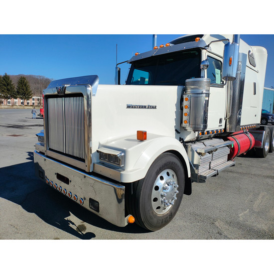 Jones Performance Fiberglass Hood Shell W/ 68 Inch Centerline & Fenders For Western Star 4964EX Constellation 132 Inch BBC