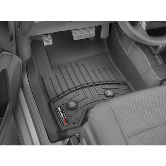Black Front Floor Liner For Kenworth T680 & Peterbilt 567, 579 W/ Vinyl Floors