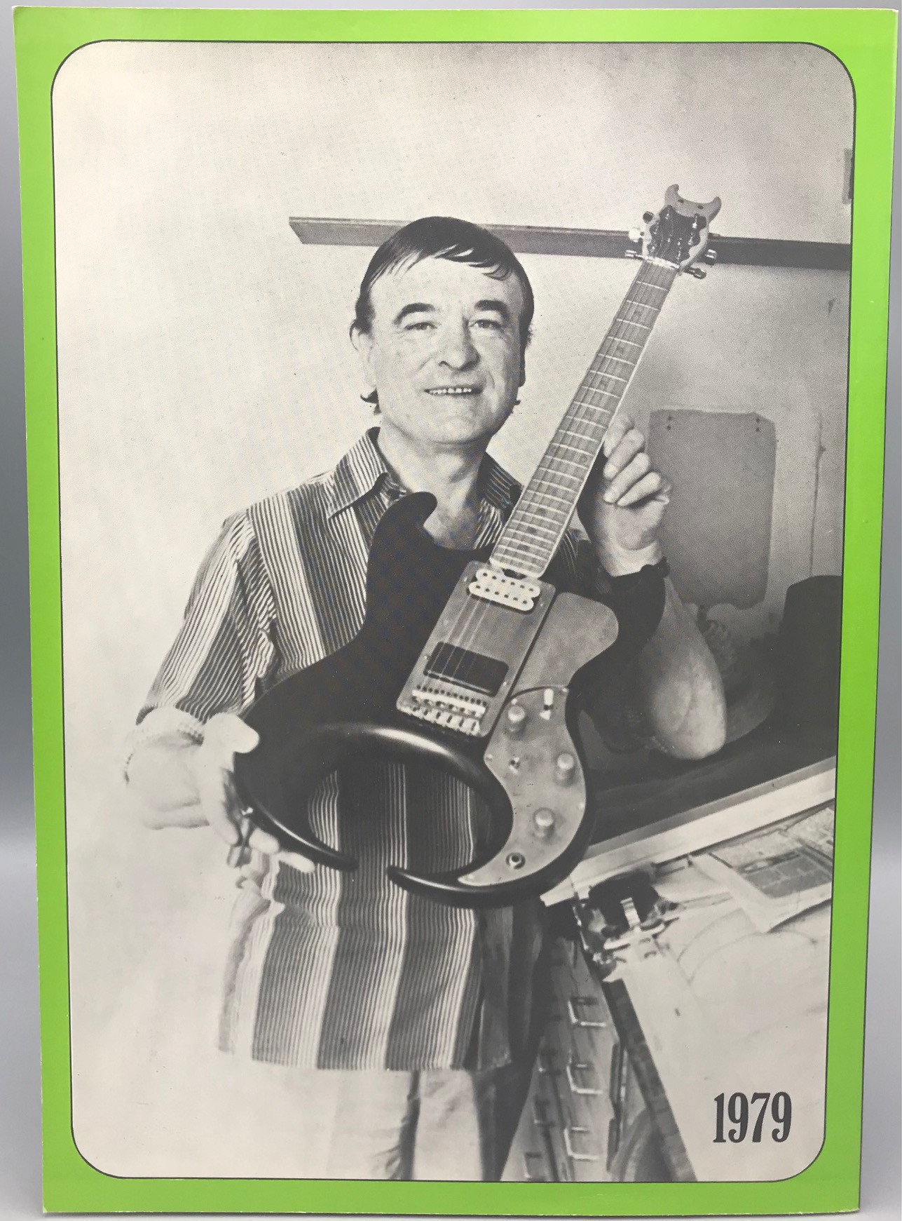 【希少ギター洋書】the burns book/1988年 THE BURNS BOOK, by Paul Day - 1990 [Reissue] | Panoply Books