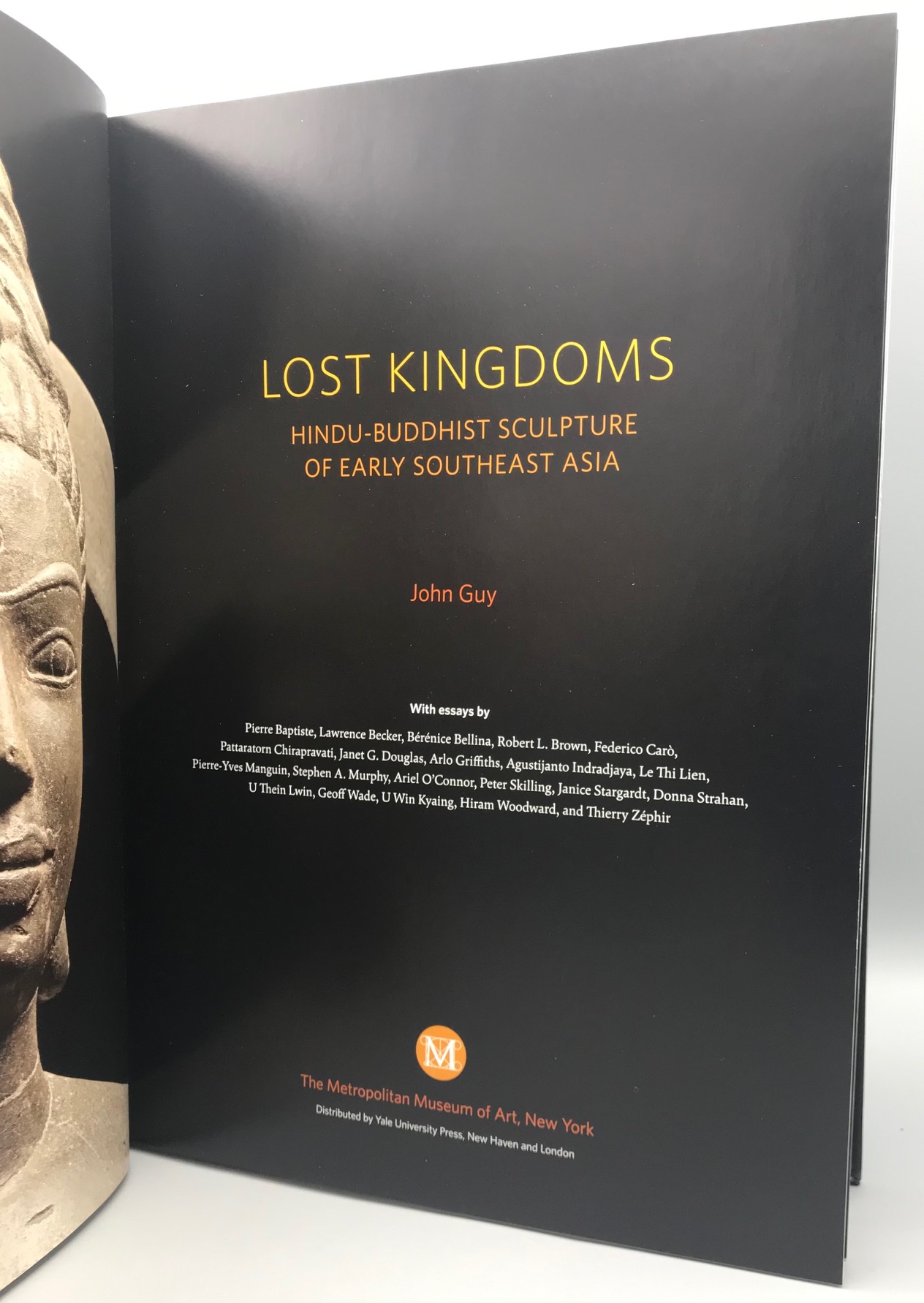 LOST KINGDOMS: HINDU-BUDDHIST SCULPTURE OF EARLY SOUTHEAST ASIA, by John  Guy - 2014 [DJ, 1st printing]