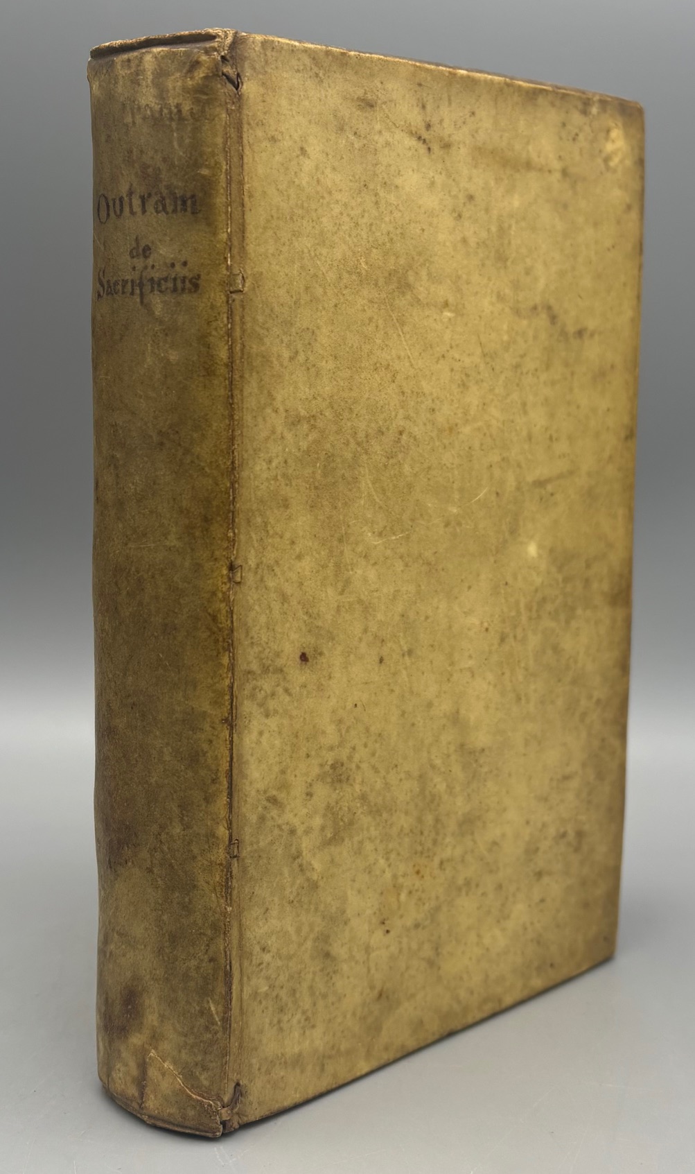 DE SACRIFICIIS LIBRI DUO, by William Owtram (Guilielmo Outramo) - 1688 [Vellum]