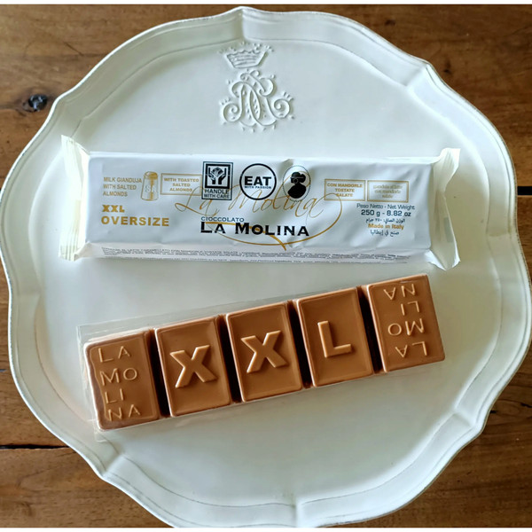 La Molina XXL Caramelised Milk Gianduja with Roasted & Salted Almonds 250g