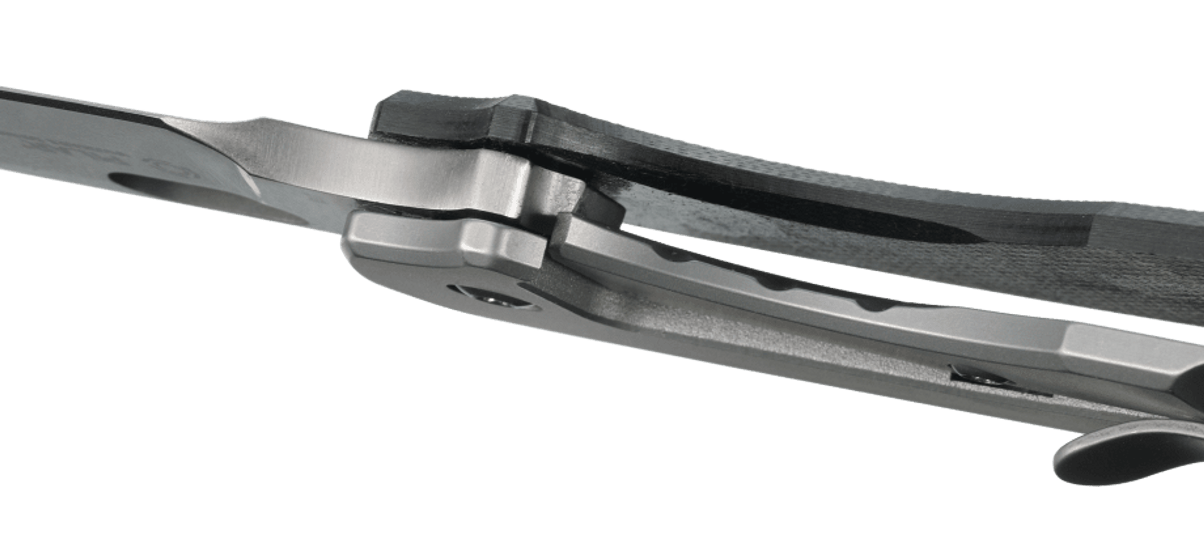 Pilar® III Frame Lock angled feature highlight