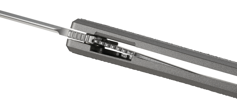 Seis™ Liner Lock angled feature highlight