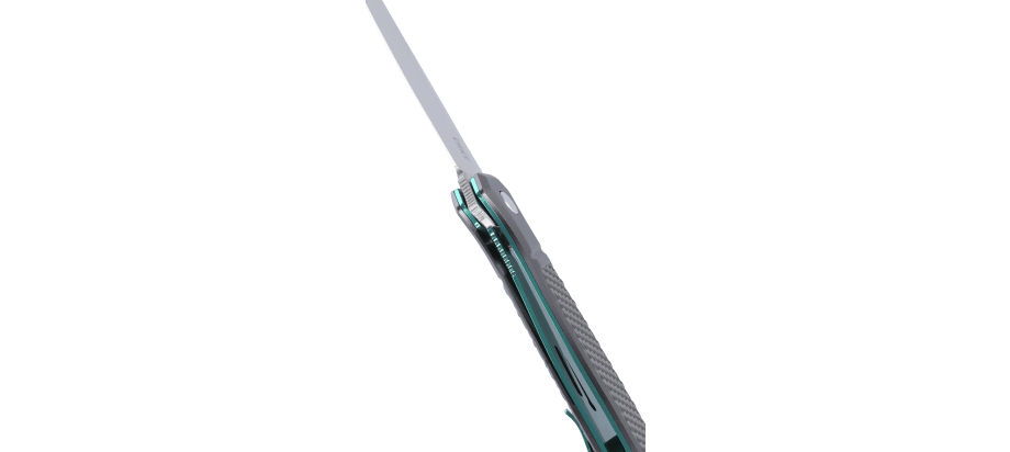 Scar Liner Lock angled feature highlight